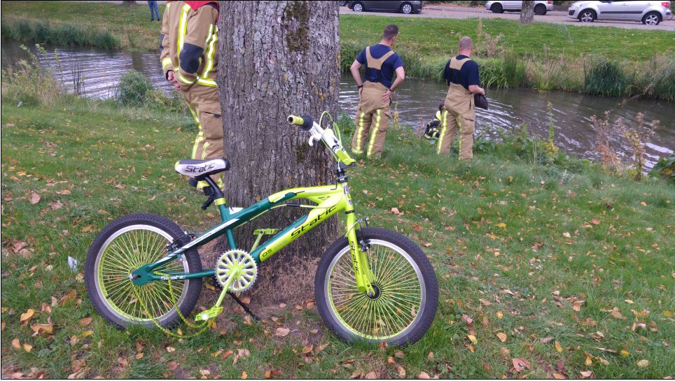 Brandweer zoekt in water Van Mooklaan naar kind