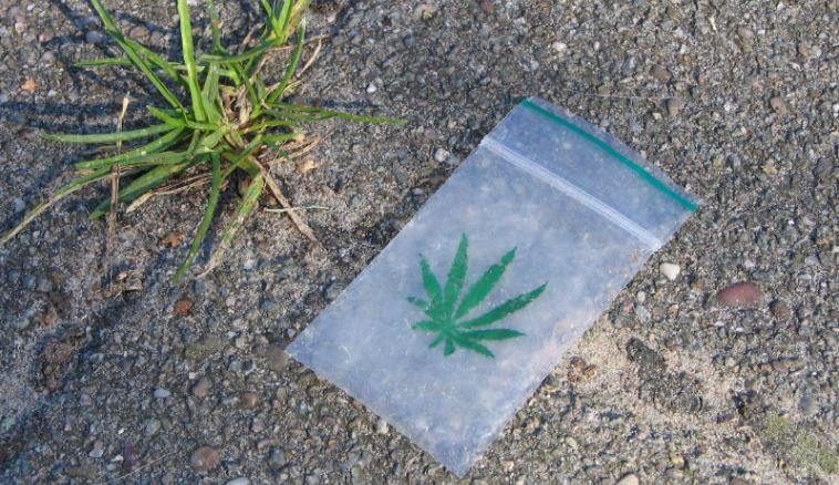 Lege softdrugs zakjes op Rijswijks schoolplein
