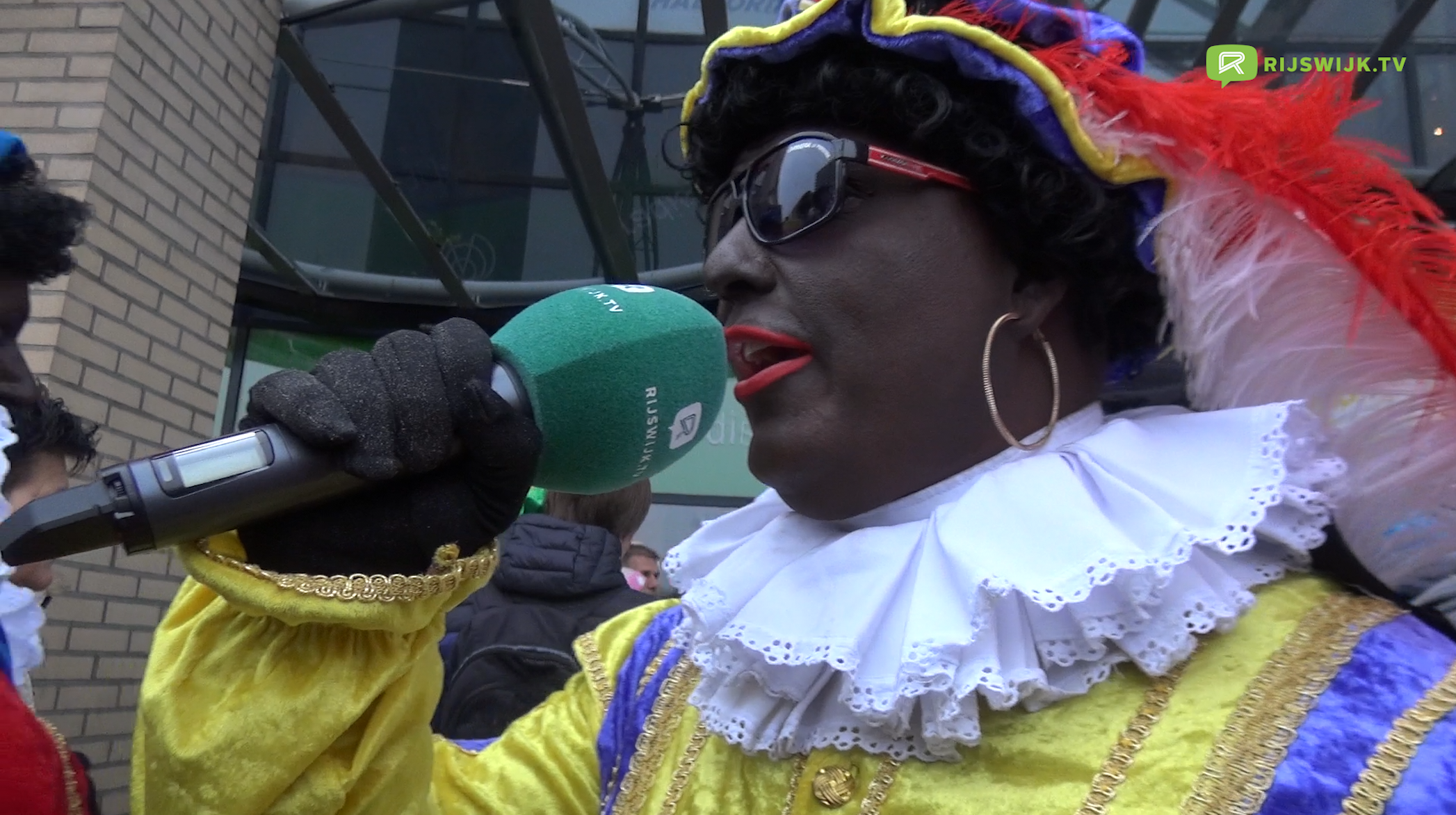 [VIDEO] Zwarte Pieten maken in de Bogaard onveilig