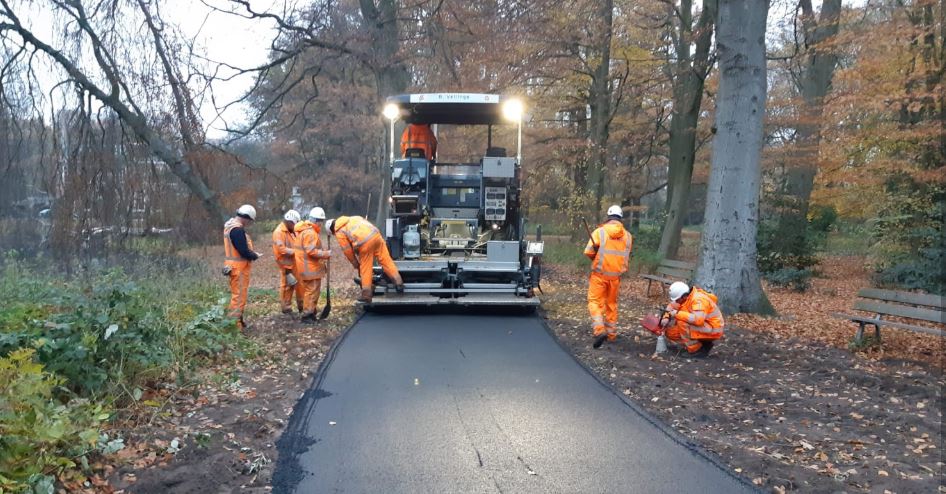 Nieuw asfalt op paden Overvoorde