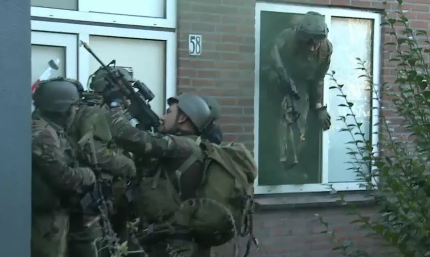 Arrestaties in Rijswijkse Idenburglaan