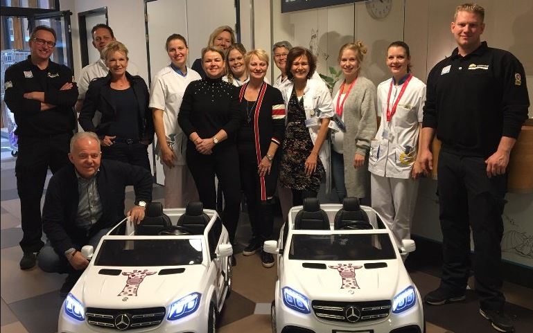 Garage Weerheim geeft mini-auto’s voor ziekenhuis-patiëntjes