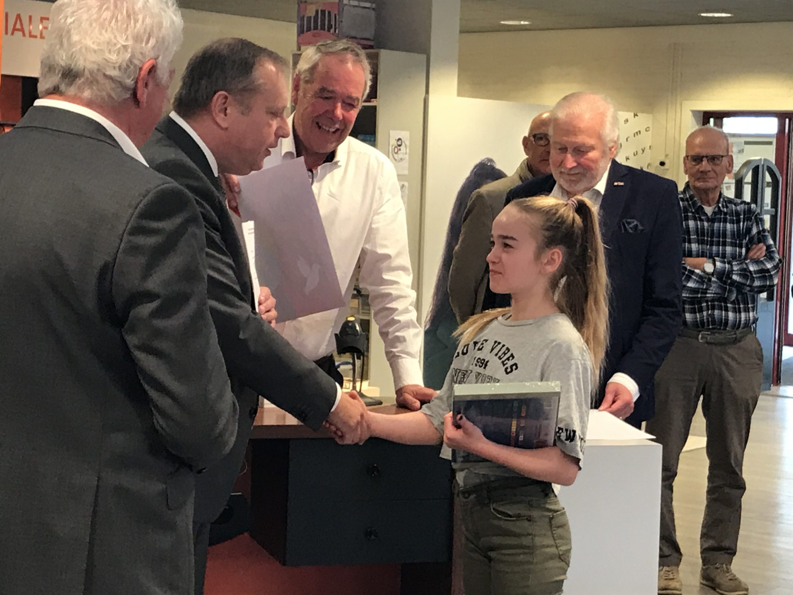 Ackerweide wint de meeste prijzen Vredesposterwedstrijd Lions Ackerweide wint de meeste prijzen Vredesposterwedstrijd Lions