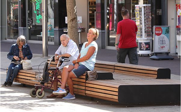 Nieuwe banken in Bogaard en stationsomgeving
