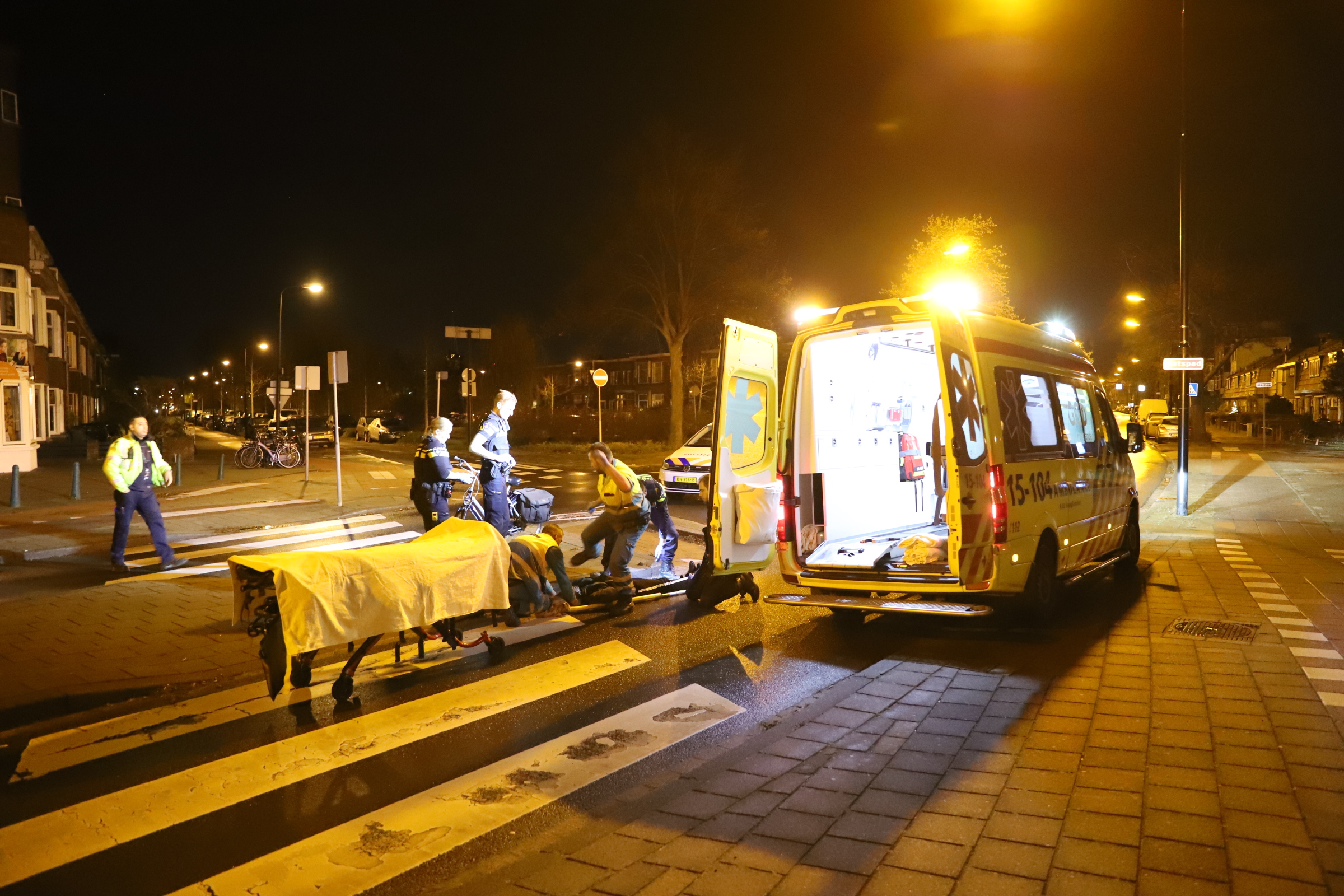 Fietser zwaargewond op Rembrandtkade