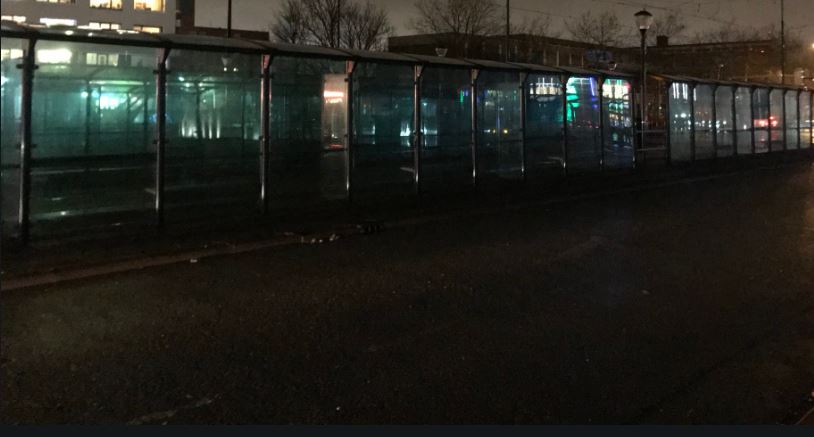 Rijswijks busstation in donker, tijdelijke maatregelen treffen