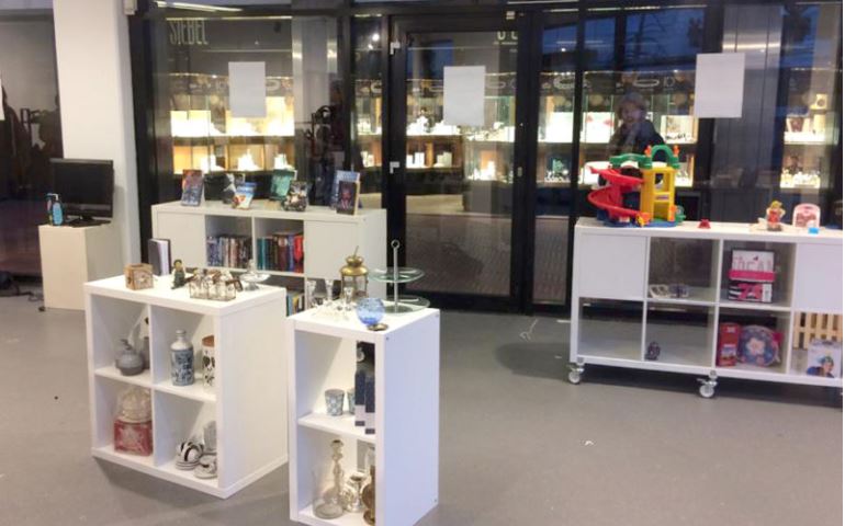 Tieners openen pop-up store In de Bogaard