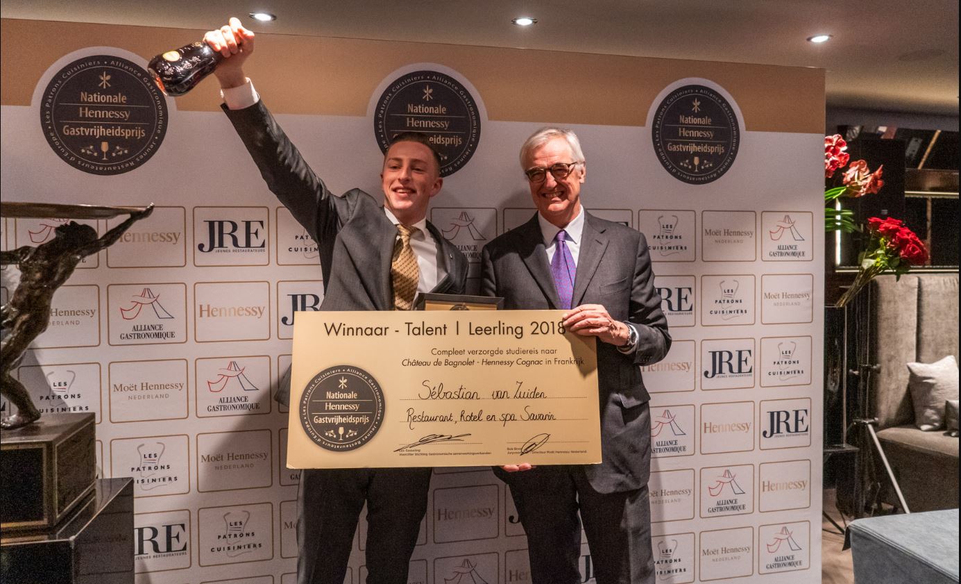 Sébastian van Zuiden (19) van restaurant Savarin wint Nationale Hennessy Gastvrijheidsprijs