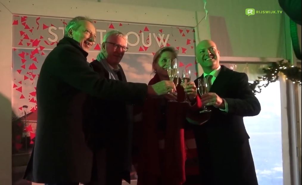 Wethouder Marloes Borsboom start bouw 26 sociale woningen