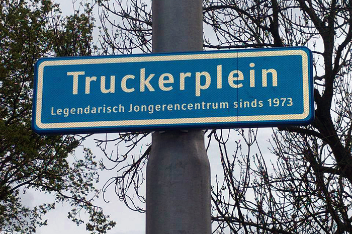 Zoek mee naar dit prachtige bord wat is verdwenen van het plein