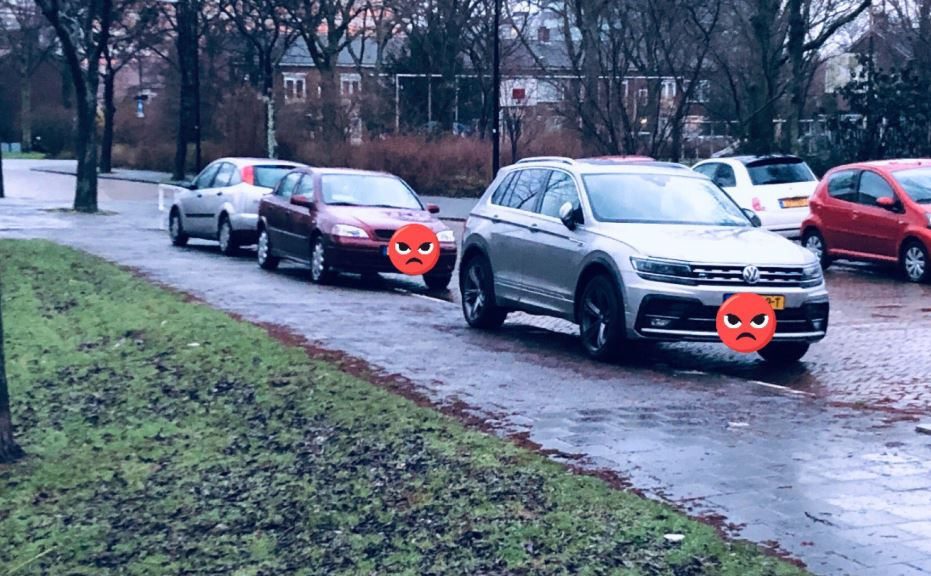 Stoepparkeerders bij Steenvoordeschool