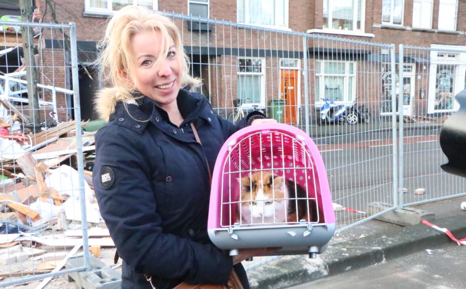 Brandweer vindt kat tussen brokstukken
