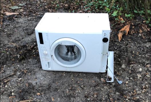 Twee keer wasmachine gedumpt in het groen