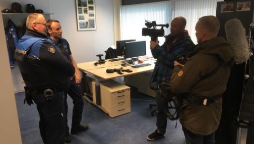 SBS6 cameraploeg volgt Rijswijkse Handhavers