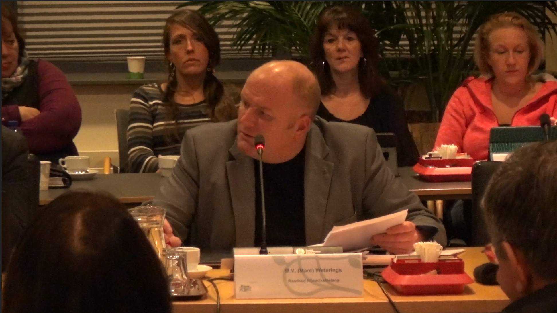 [VIDEO] Raad gaat in debat over wantoestanden AZC