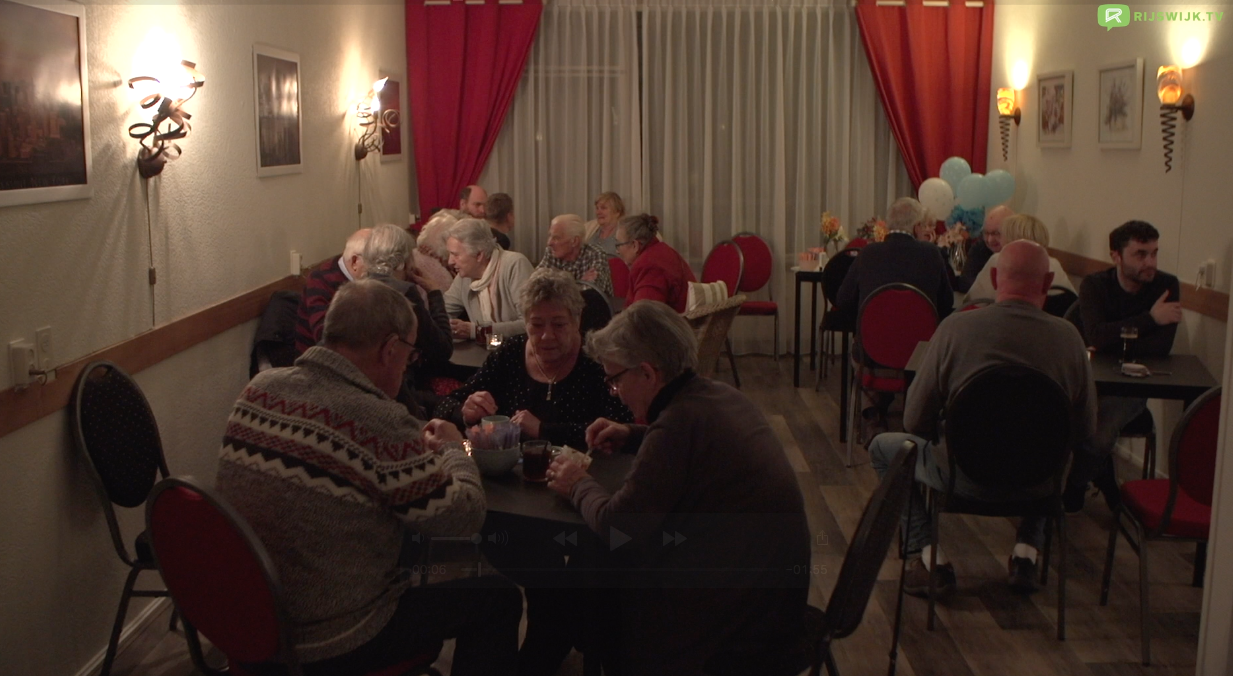 [VIDEO] Samen eten in de huiskamer van de Prins Constantijnflat