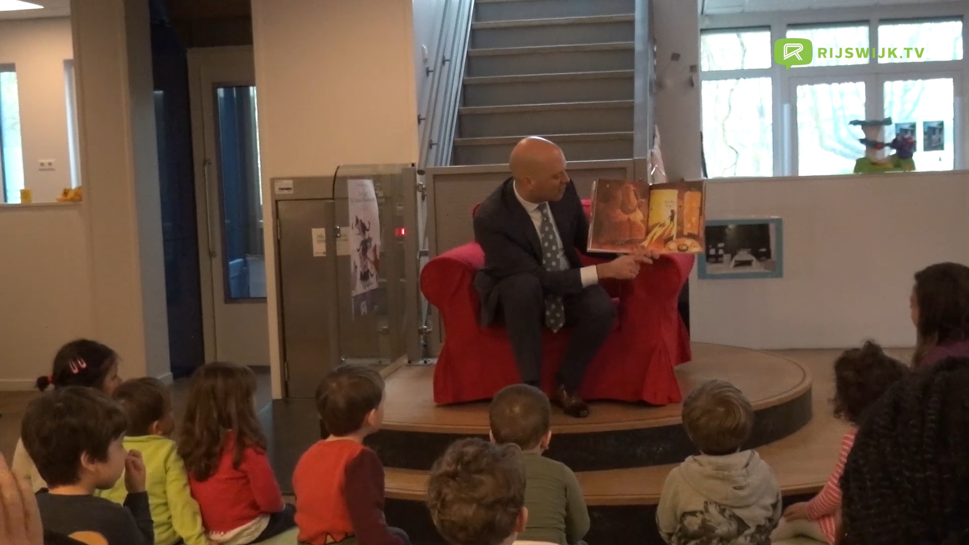 [VIDEO] Wethouder Armand van de Laar leest voor