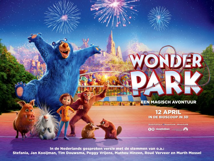 Personage Boomer uit film Wonder Park op bezoek bij Monkey Town