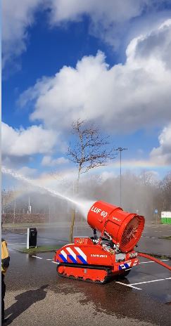 Brandweer Rijswijk veroorzaakt regenboog
