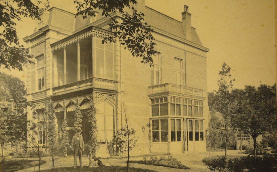 Rijswijks paleisje uit 1894 te koop