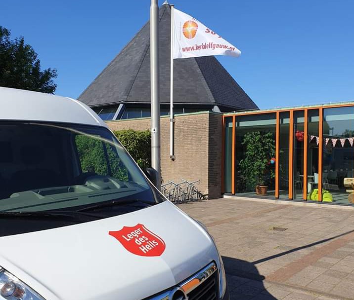 25 mei kledinginzameling kerk Delfgauw voor Dado
