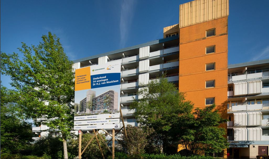 Verbetering van 54 woningen aan Van Mooklaan is gestart