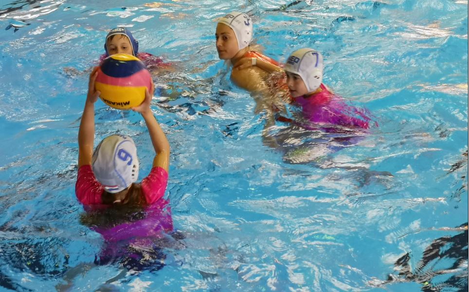 Spetterende waterpoloclinic met kampioenen