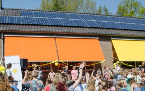 Gemeente moet scholen helpen met plaatsen zonnepanelen