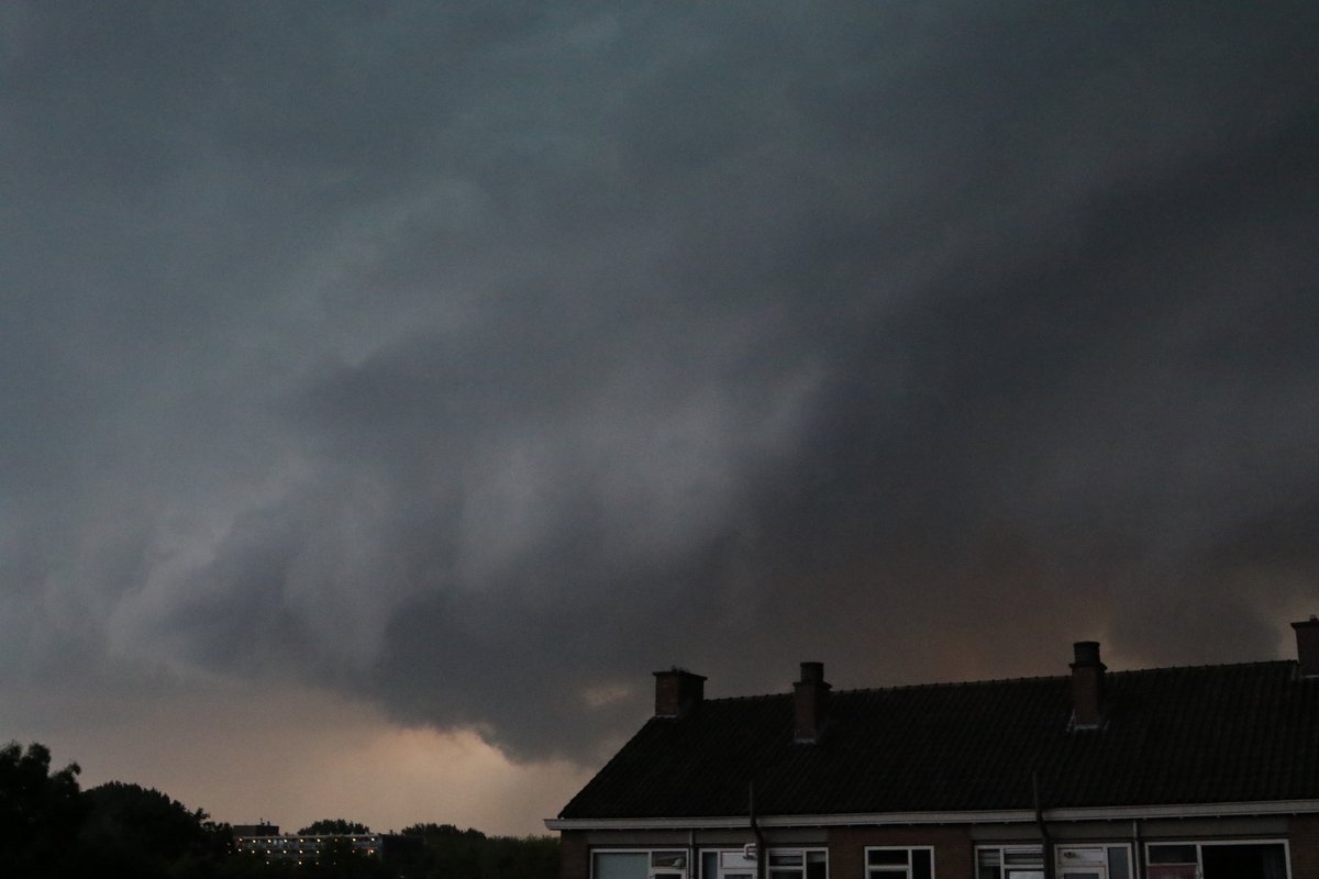 Code Oranje: Onweer en regen boven Rijswijk