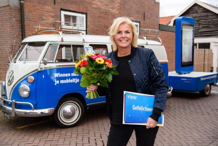 Maria uit Pijnacker wint 25.000 euro in VriendenLoterij
