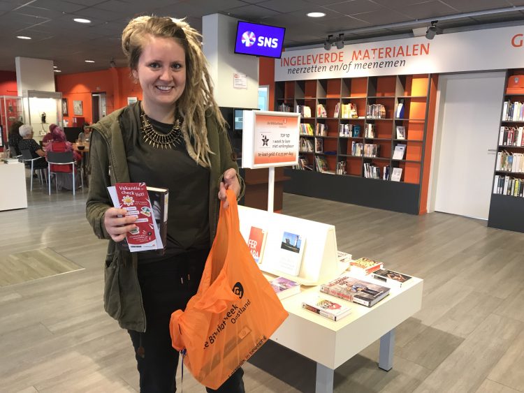 Bibliotheek Oostland heeft een leuk zomeridee! Vakantietassen uitlenen