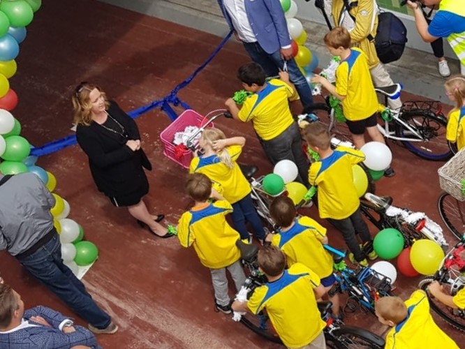 Fietstunnel feestelijk geopend: weer lekker fietsen langs de N470!