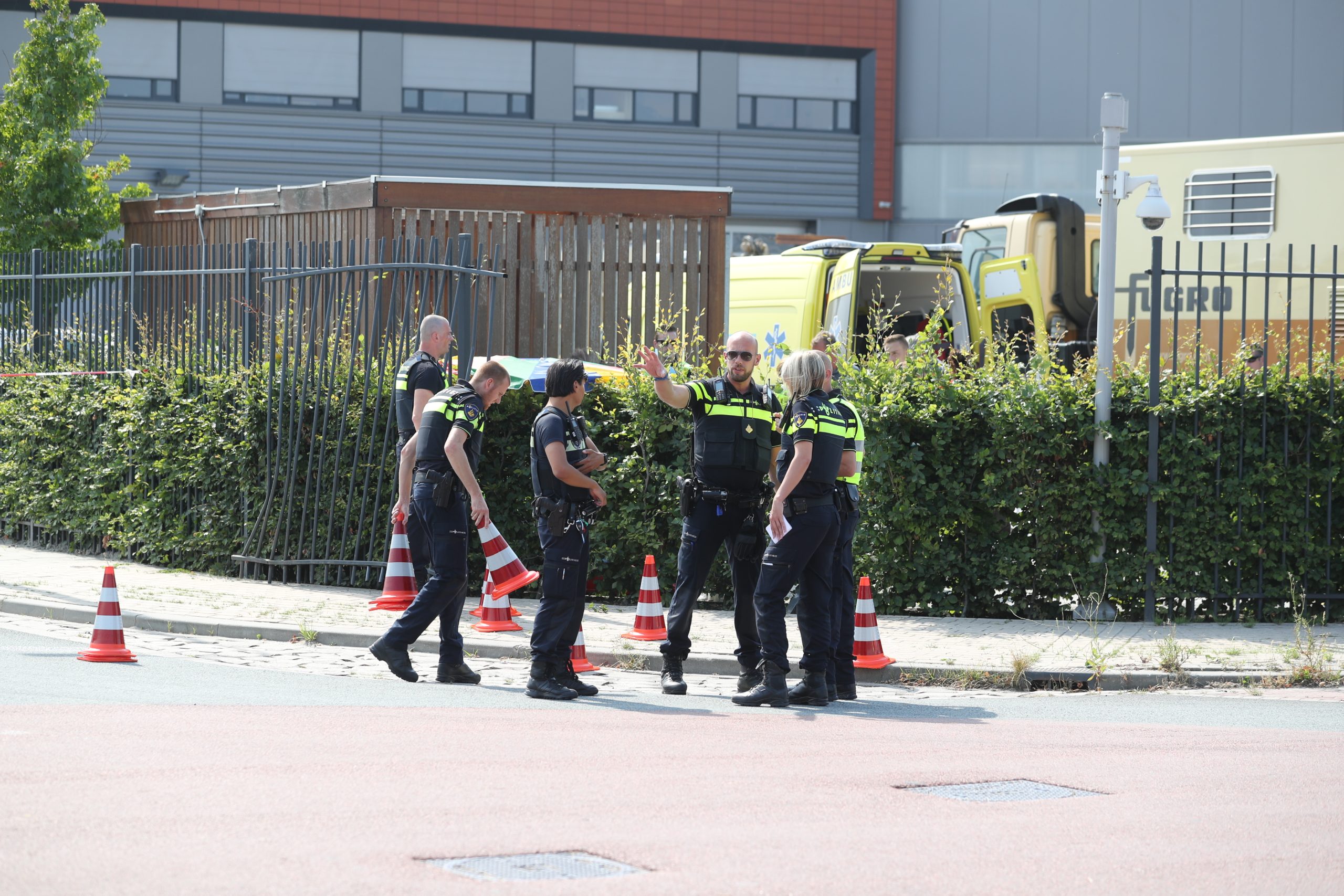 Automobilist rijdt drie keer in op fietser in Nootdorp en gaat er vandoor Automobilist rijdt drie keer in op fietser in Nootdorp en gaat er vandoor