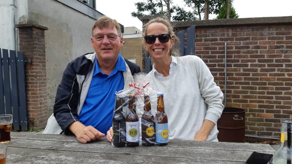 Winnaar prijsvraag Trots Pijnacker-Nootdorp ontvangt de prijs