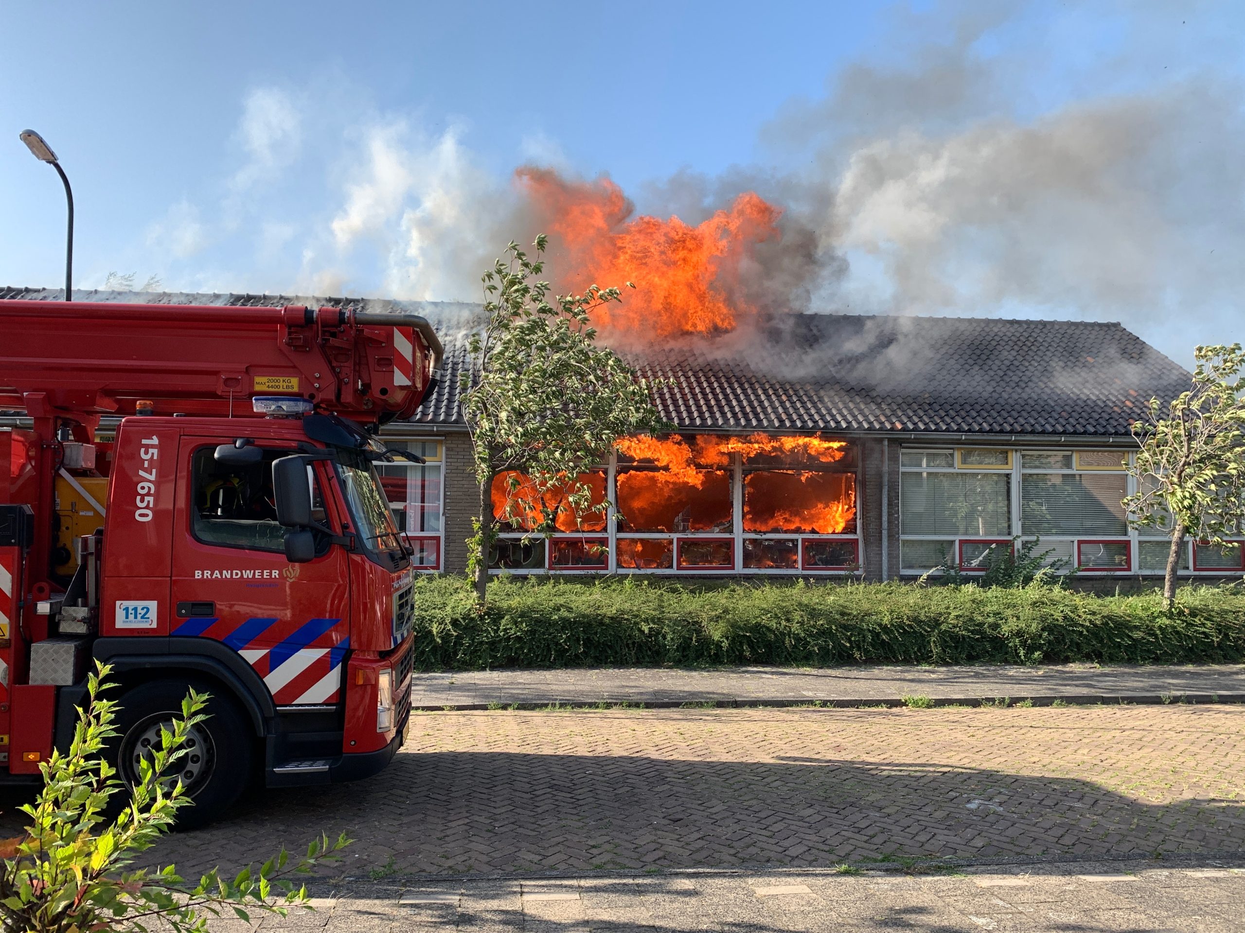 Leerlingen Steenvoordeschool na brand naar tijdelijke lokatie Leerlingen Steenvoordeschool na brand naar tijdelijke lokatie