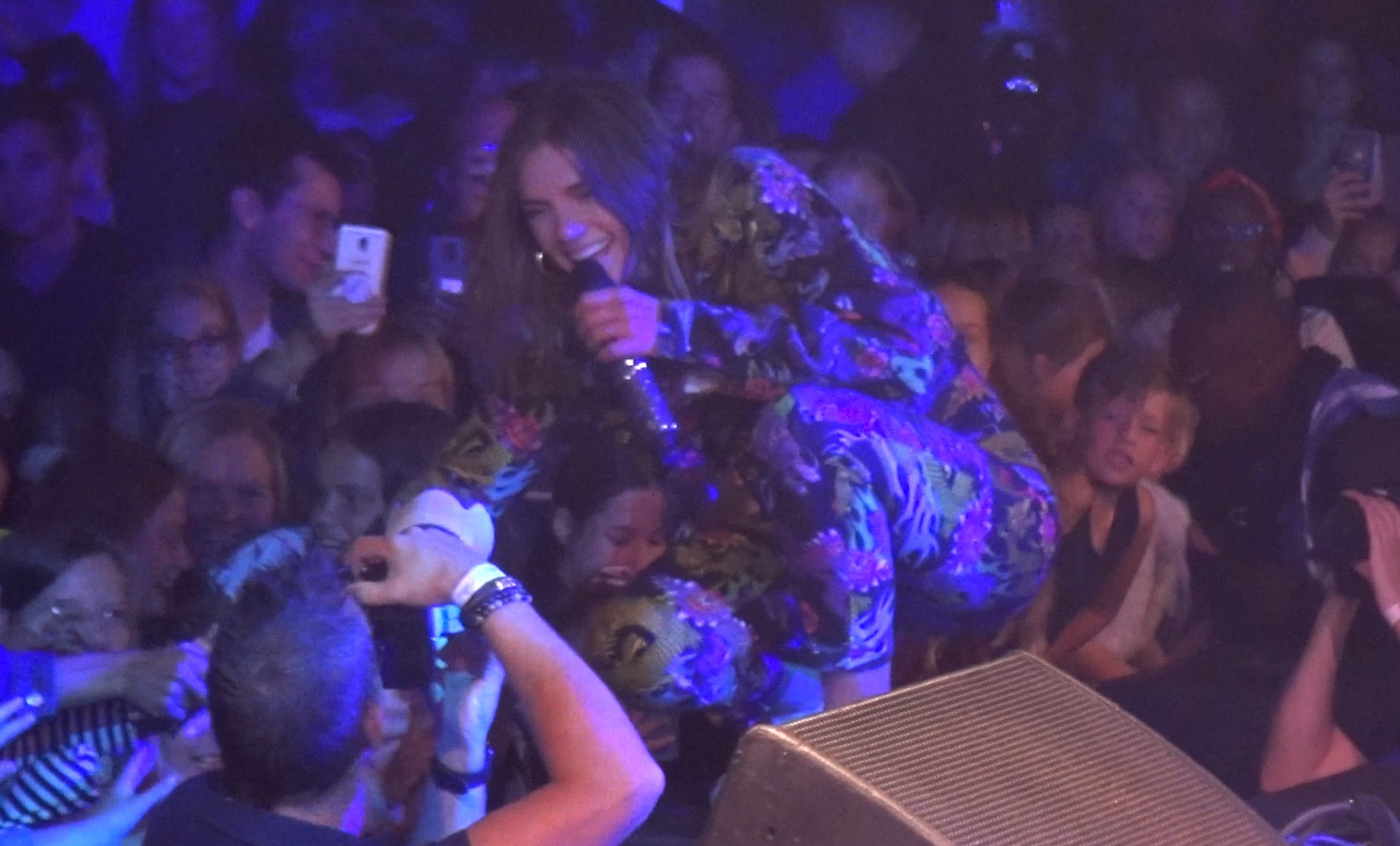 [VIDEO] Zangeres Maan op Strandwalfestival