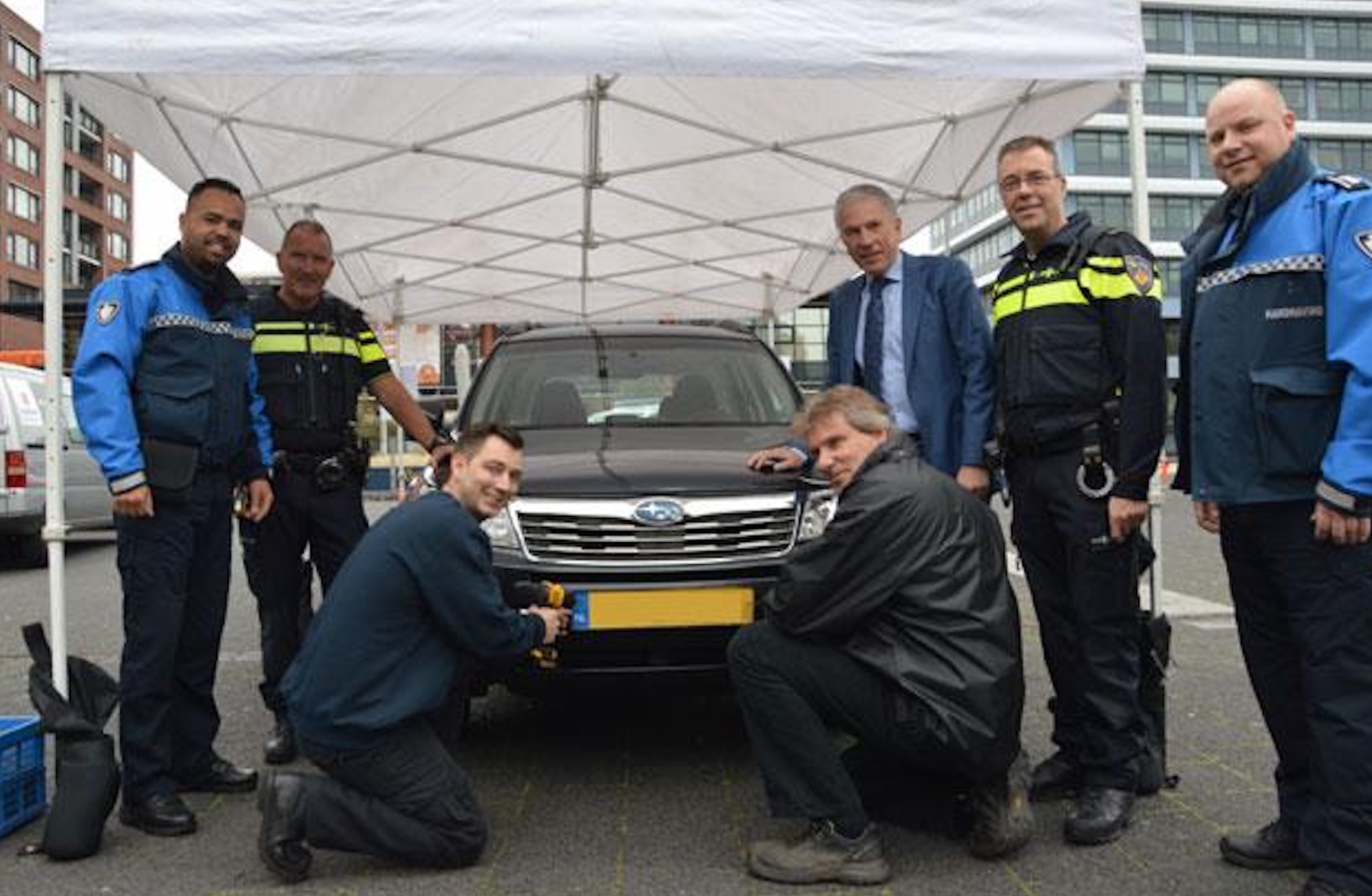 Laat je kentekenplaat gratis vastzetten op Bogaardplein