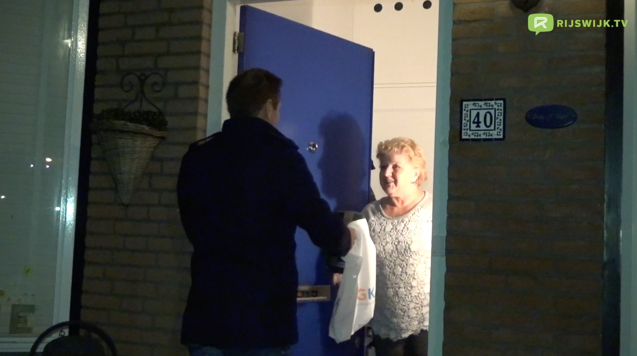 [VIDEO] Wethouder Björn Lugthart zamelt geld in voor Stichting Het Gehandicapte Kind