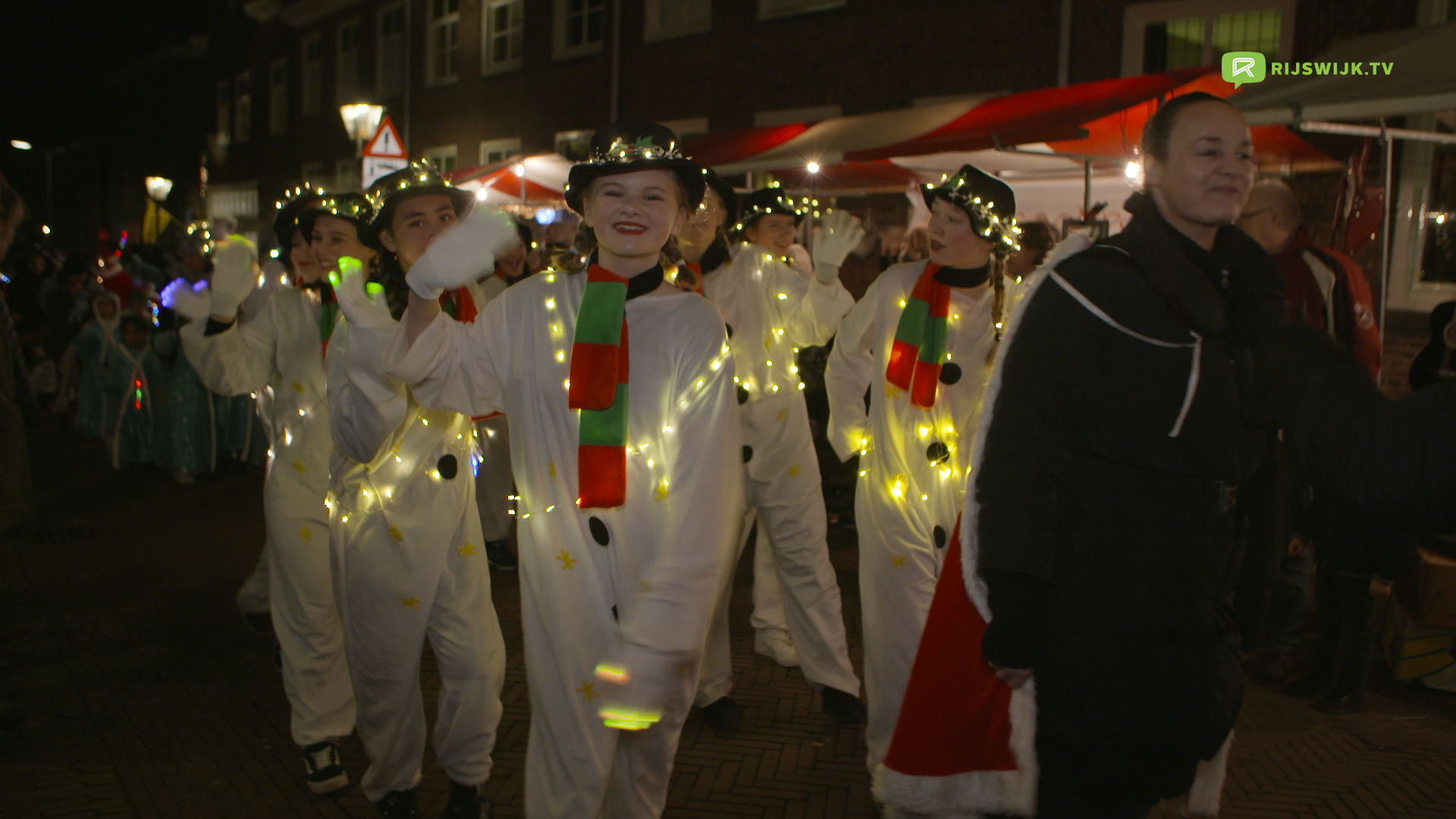 [VIDEO] Oud Rijswijk viert sfeervol Dickens Festival