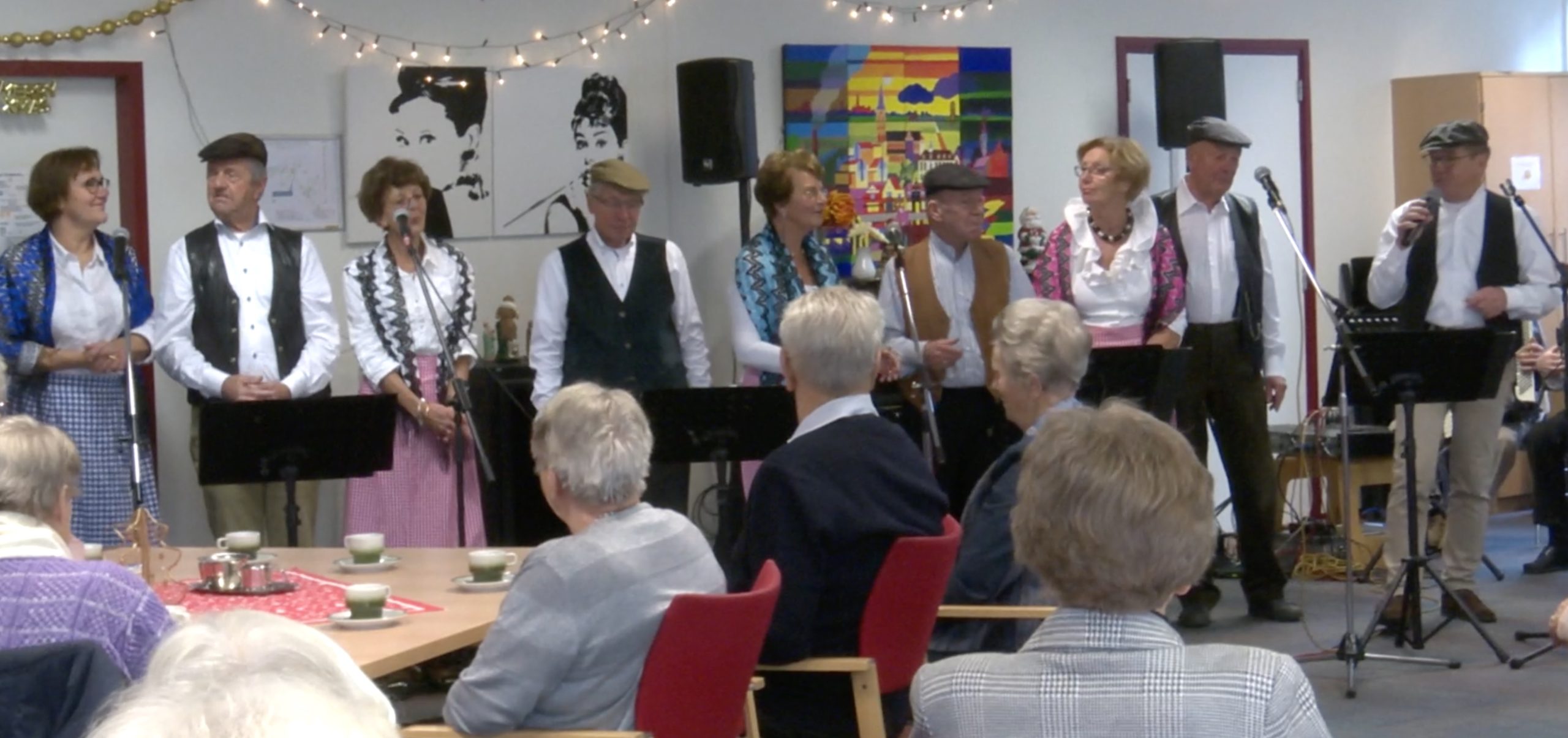 [VIDEO] Ouderwets gezellige kerstbijeenkomst in De Schakelaar