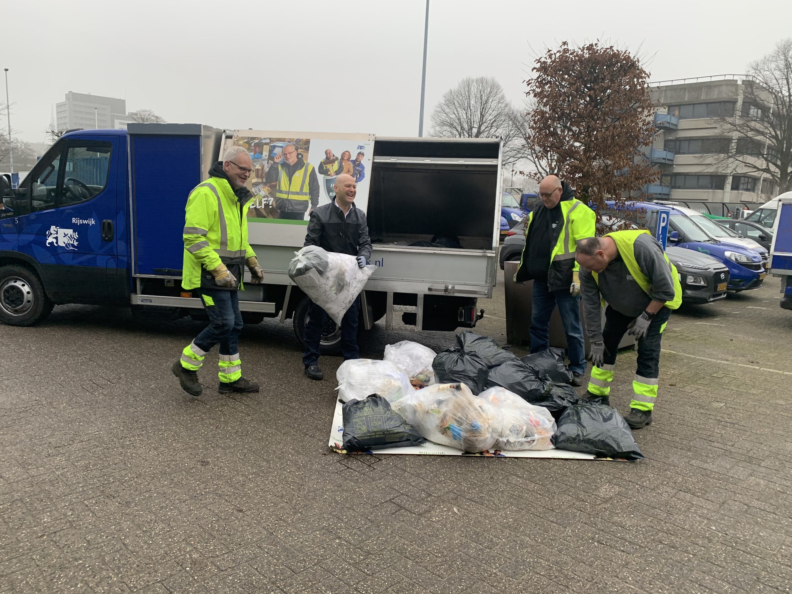 [VIDEO] Helden van Rijswijk krijgen alles schoon