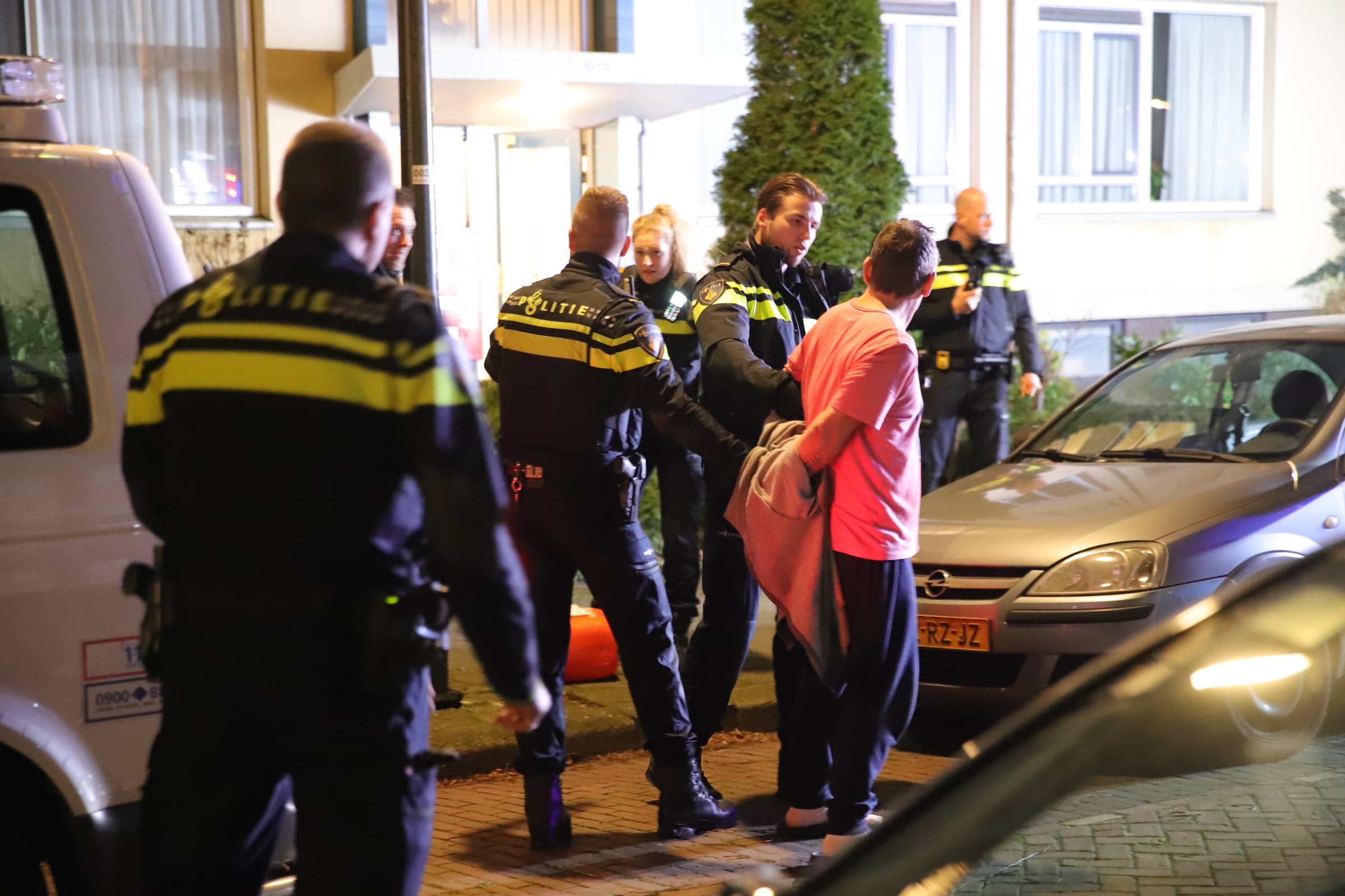 Verwarde man overgiet zichzelf met brandstof