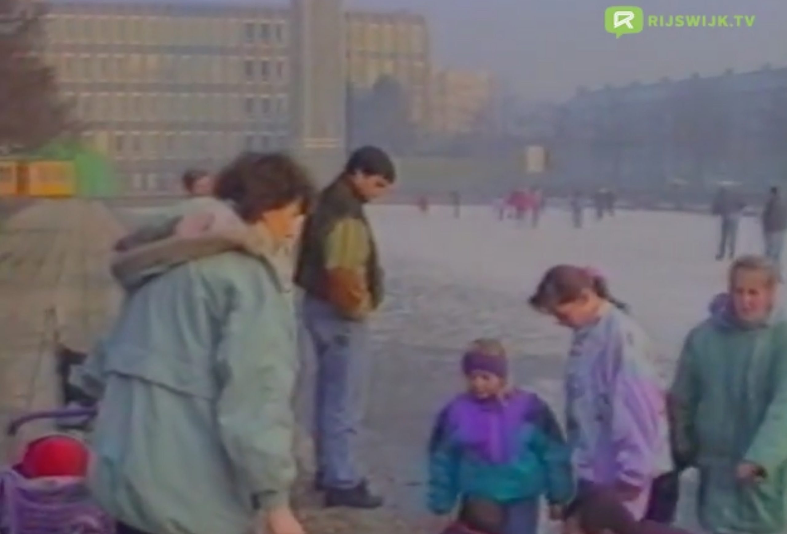 [VIDEO] Schaatsen op de vijver bij het gemeentehuis