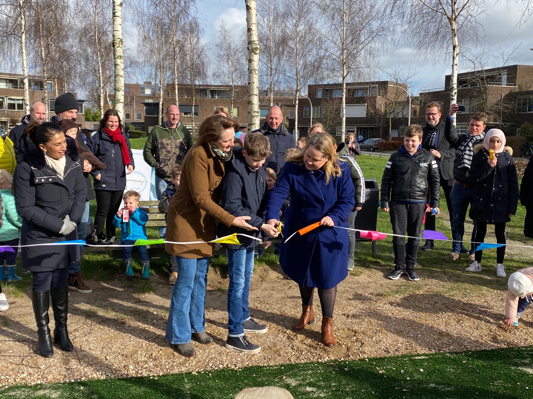 [VIDEO] Nieuwe speeltuin aan Letterzetterhof Delfgauw geopend