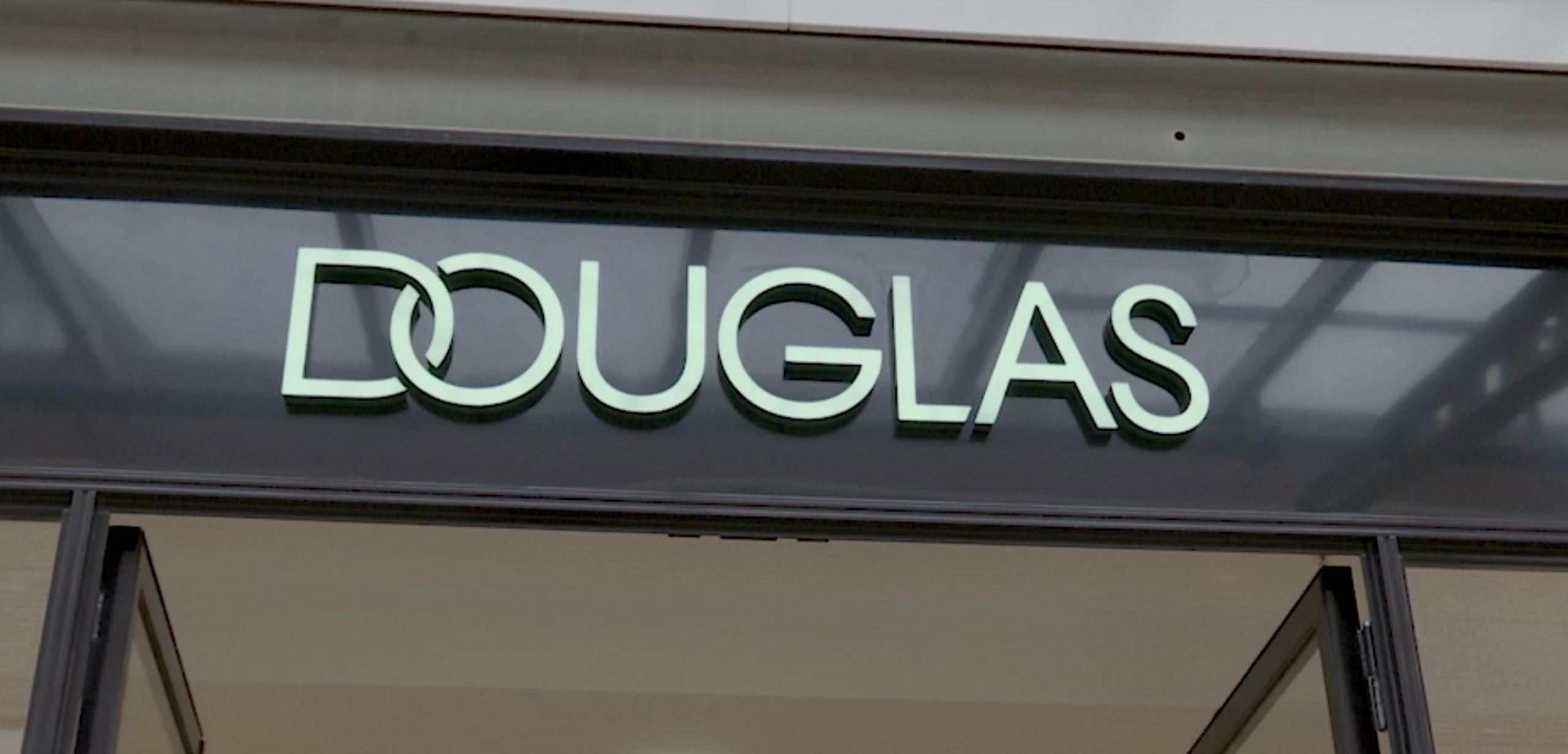 [VIDEO] Parfumerie Douglas heropent winkel in de Bogaard