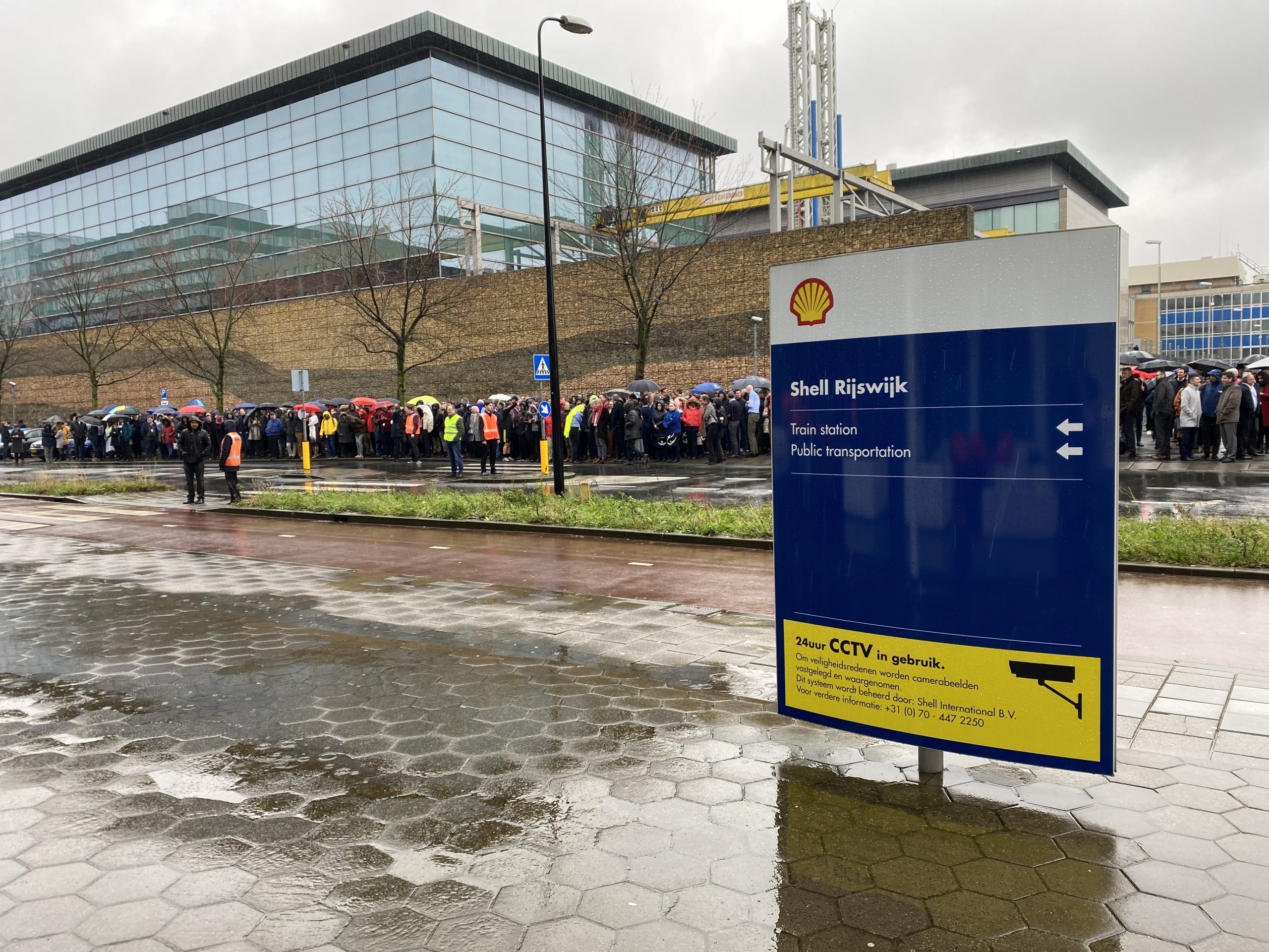 [VIDEO] Panden Shell en Rijkswaterstaat ontruimd