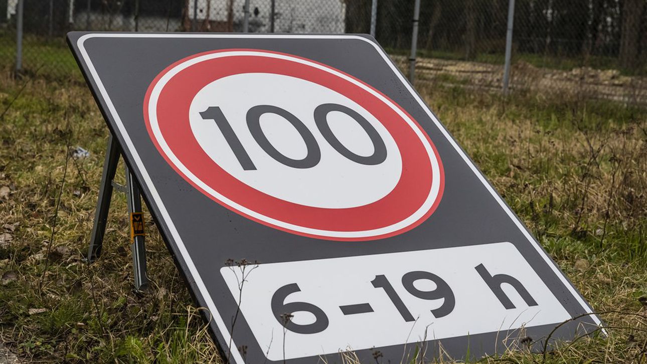 Snelheid naar 100km/u. Rijswijks bedrijf maakt de borden