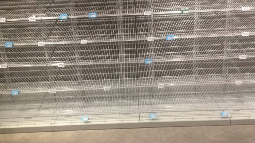 Lege schappen bij supermarkten