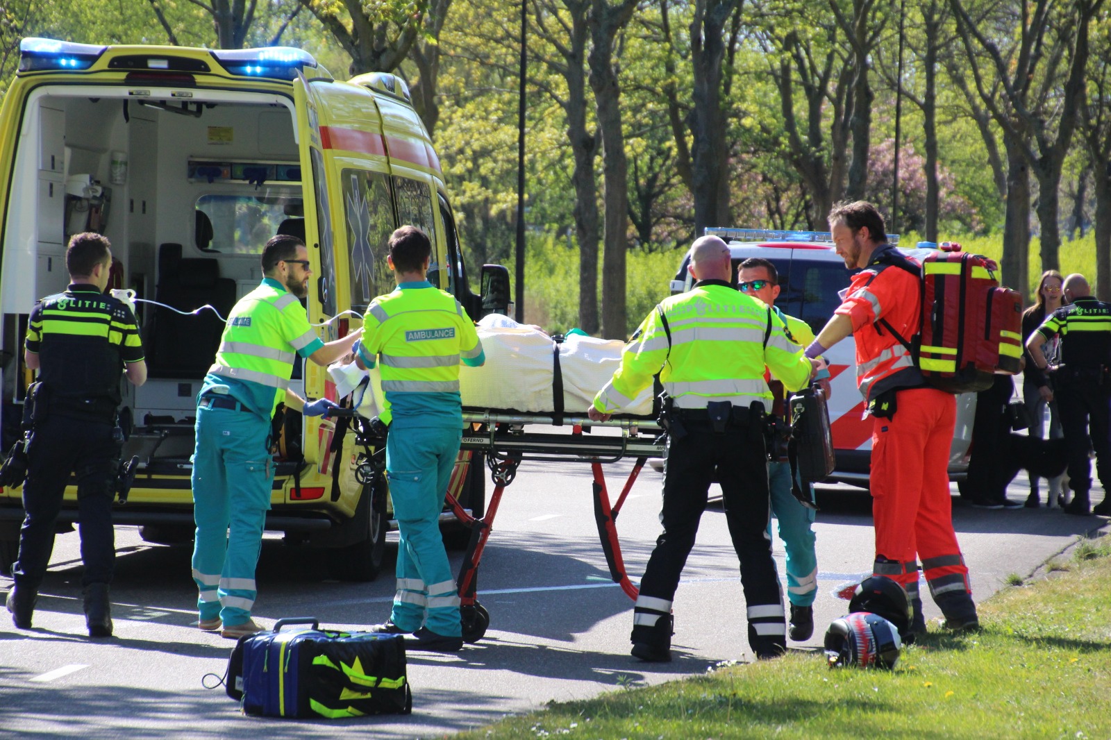 Motorrijder zwaargewond na crash tegen boom Generaal Spoorlaan
