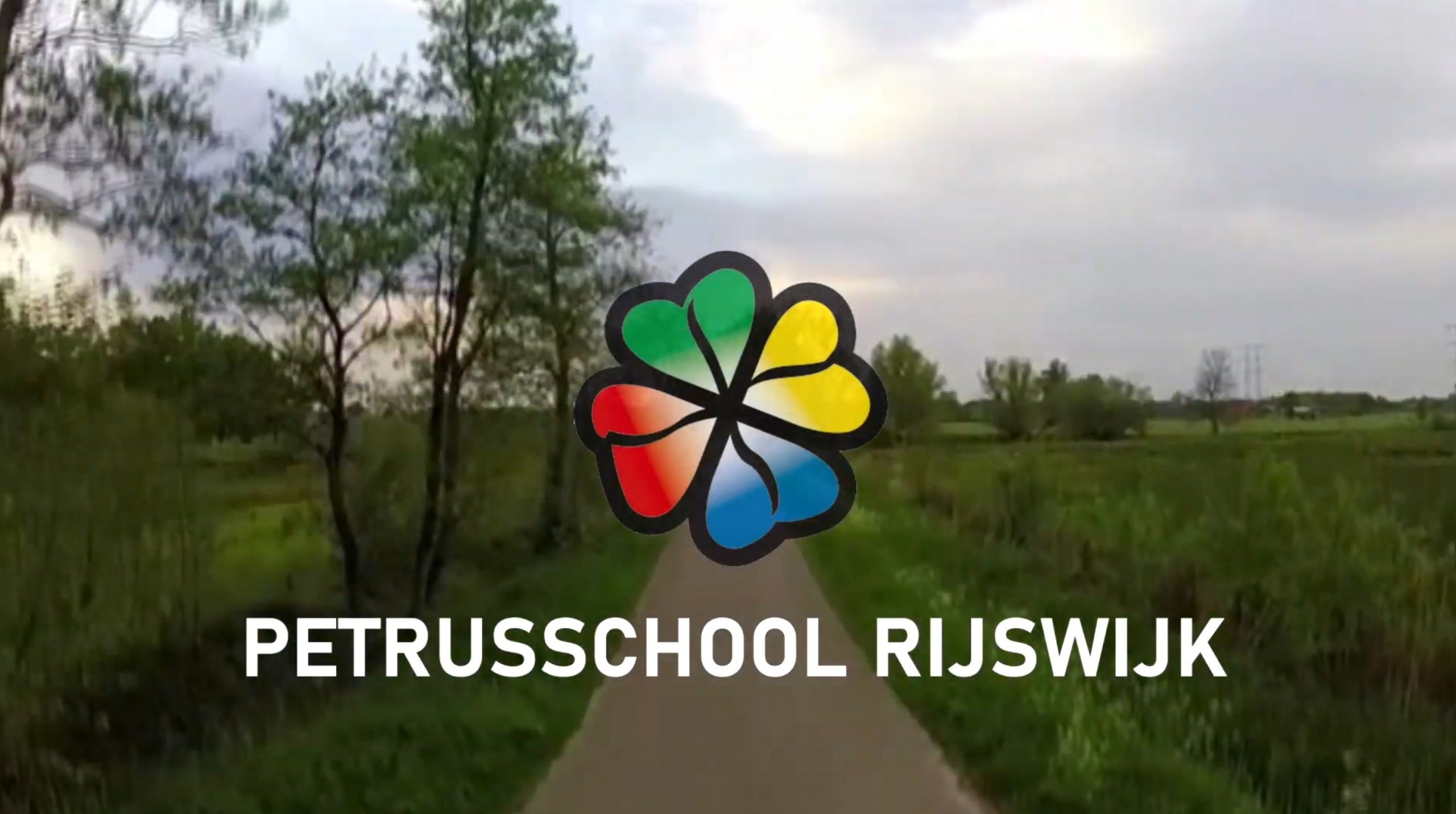 [VIDEO] Leraren Petrusschool gaan huiswerk nakijken met drone